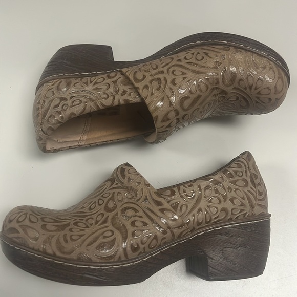 boc Tan - brown Leather Embossed Women's clogs /  Mules size 8 - Picture 3 of 10